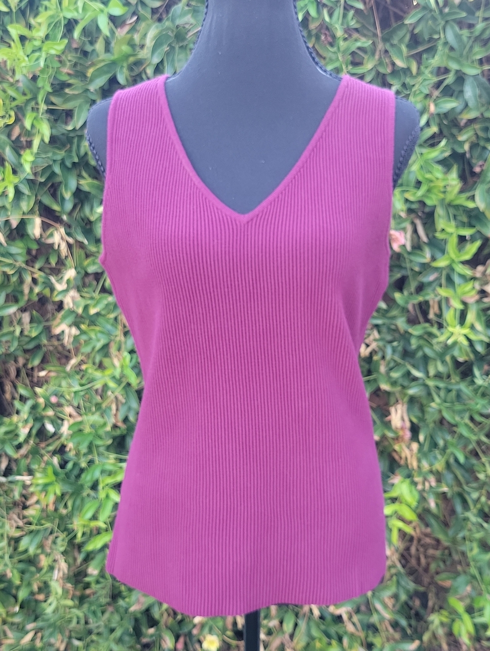 V-Neck Ribbed Sleeveless Top - Berry